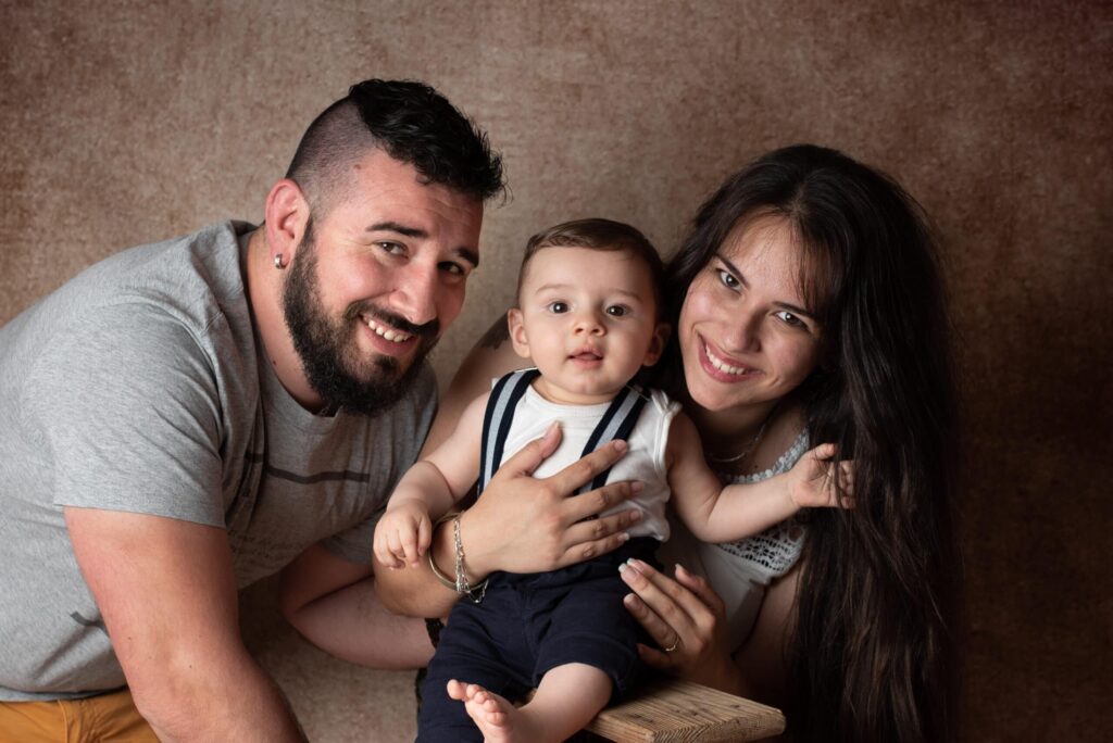 Séance photo en famille de bébé en home studio à rouillon en sarthe