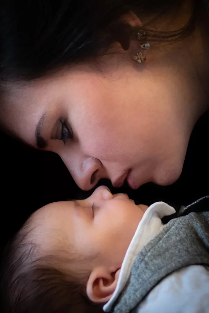 photo le mans sarthe bébé et maman nez à nez