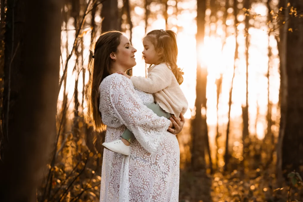 future maman extérieur avec soeur le mans